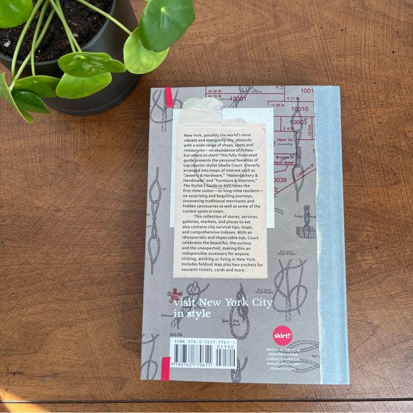 Book - The Stylist’s Guide to NYC - Picture 2 of 3